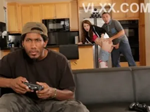 媽媽出生於日本，肛門亂搞在英國。年輕的妻子，一個巨大的屁股有多個性高潮，然後要求在她的緊屁股上雞巴。真正的自製業餘免費色情。