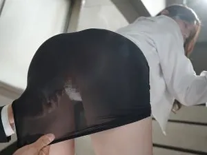 Giúp đỡ cô gái lang thang ở công viên về nhà và cái kết