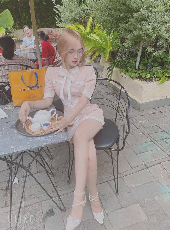 Chị gái đồng nghiệp rất dâm